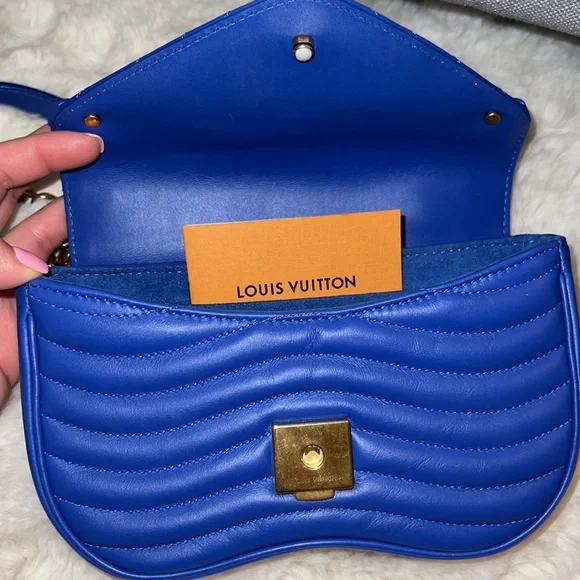 Louis Vuitton Wave Purse💙 - Picture 7 of 12